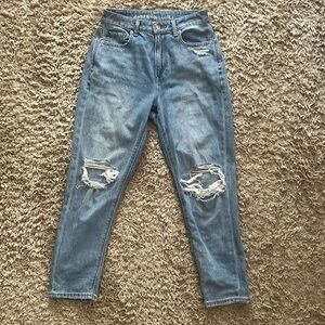 American Eagle mom Jean